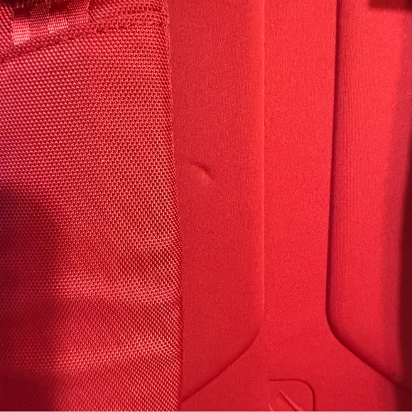 Incase ICON Backpack 23L Signal Red Backpack Modern Design Durable - Picture 11 of 11